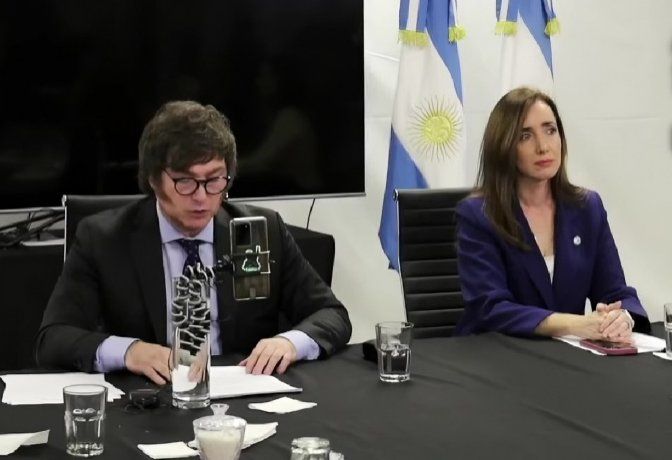 Javier Milei with Victoria Villarruel during the announcement of his government program.